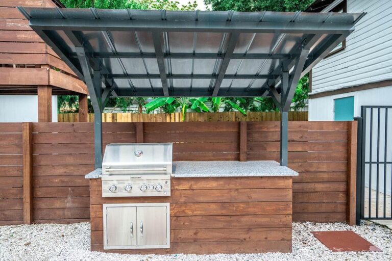 Mulholland Flats courtyard area with BBQ grill